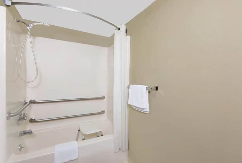 Deep soaking bathtub at Super 8 by Wyndham Macomb