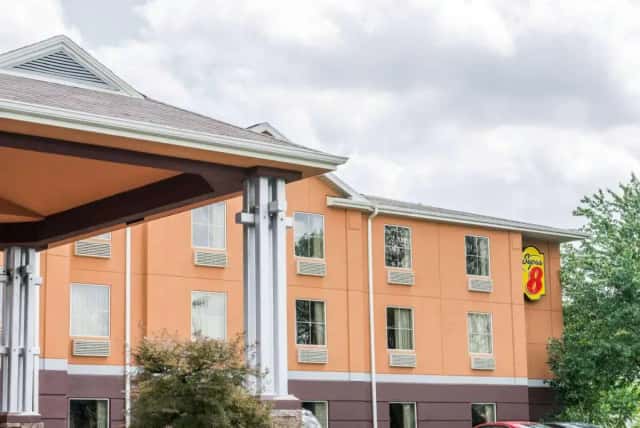 Super 8 by Wyndham Mars/Cranberry/Pittsburgh Area — guest room