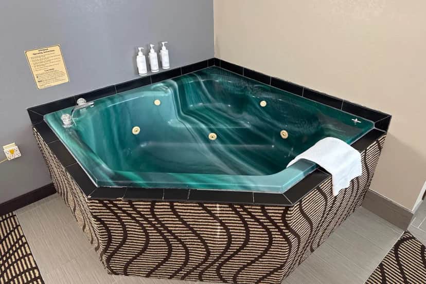 Private in-room jacuzzi at Super 8 by Wyndham Mars/Cranberry/Pittsburgh Area
