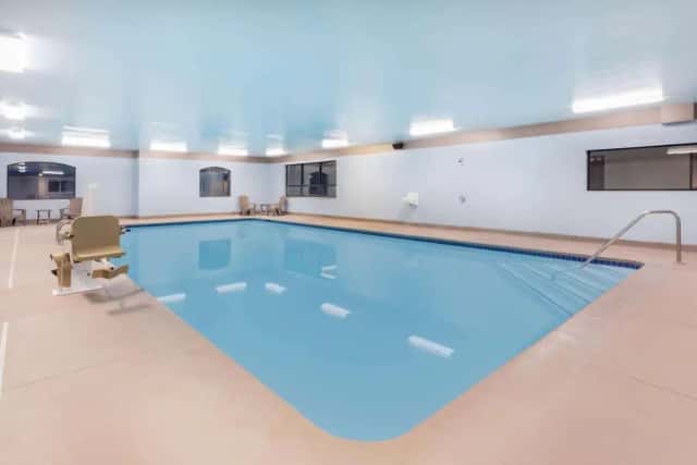 Super 8 by Wyndham Marysville/Port Huron Area — guest room