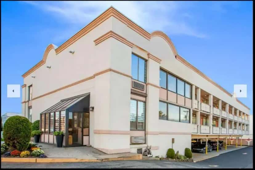 In-room hot tub at Super 8 by Wyndham Meadowlands in Carlstadt, NJ