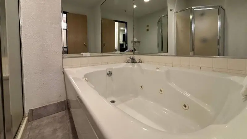 In-room hot tub at Super 8 by Wyndham Metropolis in Metropolis, IL