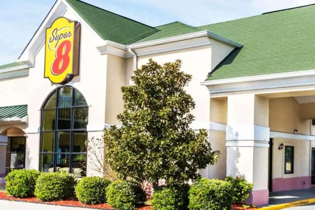 Super 8 by Wyndham Midlothian/Richmond Area — guest room