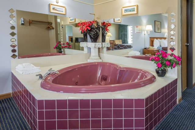 Jetted bathtub