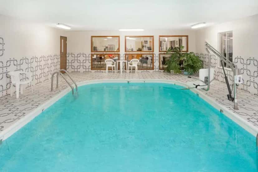 In-room hot tub at Super 8 by Wyndham Pekin / Peoria Area in Pekin, IL