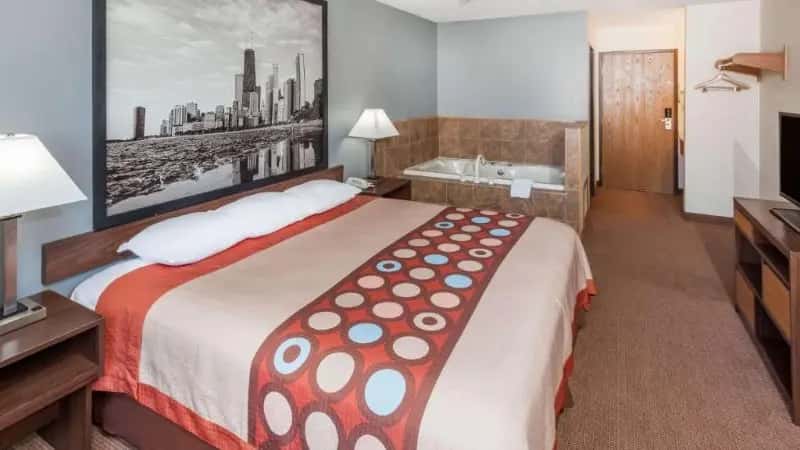 In-room hot tub at Super 8 by Wyndham Pekin / Peoria Area in Pekin, IL