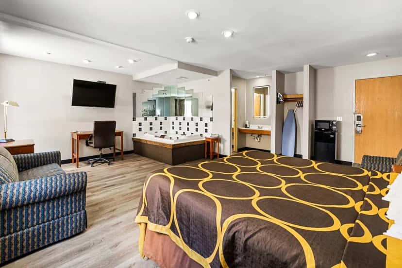 In-room hot tub at Super 8 by Wyndham Pittsburgh/Monroeville in Monroeville, PA