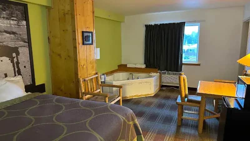 Super 8 by Wyndham Powell hotel photo 1 in Park County, Wyoming
