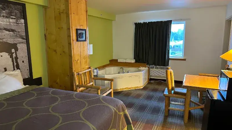 Hotels with jacuzzi in room in Park County