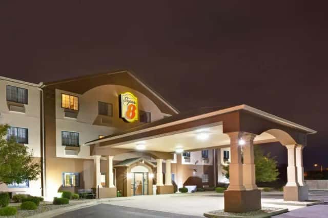 Super 8 by Wyndham South Bend — guest room