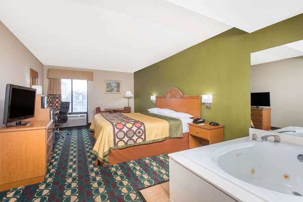 Jetted bathtub