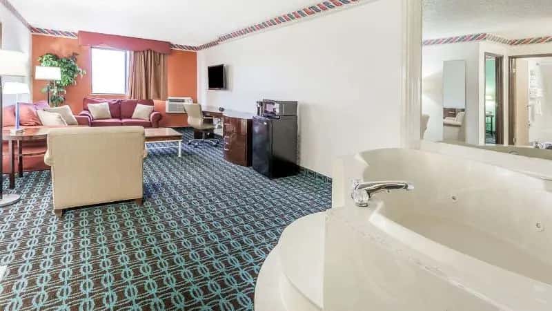 In-room hot tub at Super 8 by Wyndham Sterling Heights/Detroit Area in Sterling Heights, MI