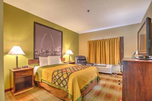 Super 8 by Wyndham Waterloo — guest room