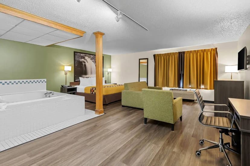 Hotels with jacuzzi in room in Watertown