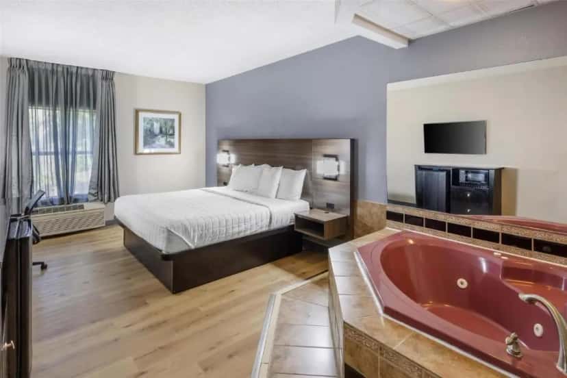 In-room hot tub at SureStay Hotel By Best Western Morganton in Morganton, NC