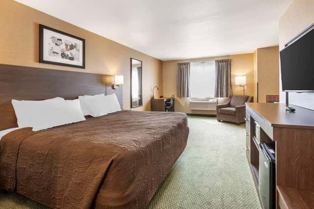 SureStay Plus By Best Western Enterprise — guest room