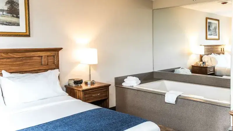 Hotels with jacuzzi in room in Elizabethtown