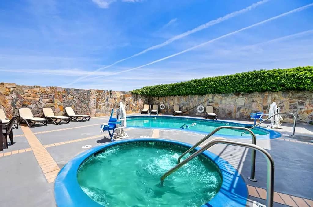 Shared outdoor hot tub at SureStay Plus Hotel by Best Western San Jose Central City