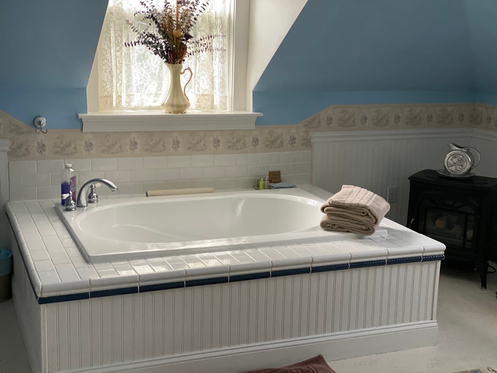 Sutton House Bed & Breakfast