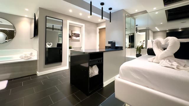 Jetted bathtub
