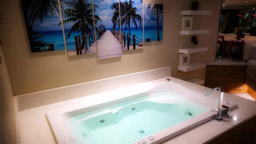 Hotels with jacuzzi in room in Frankfort
