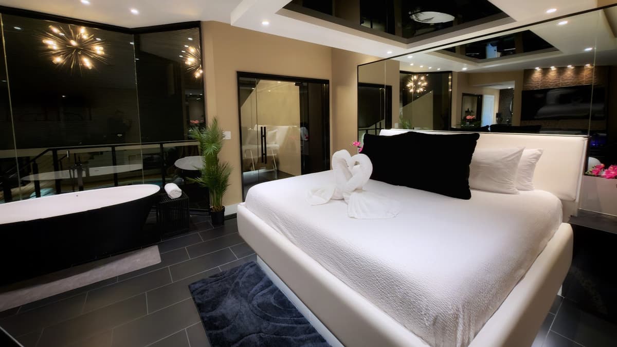 A verified in-room jacuzzi in a hotel guest room