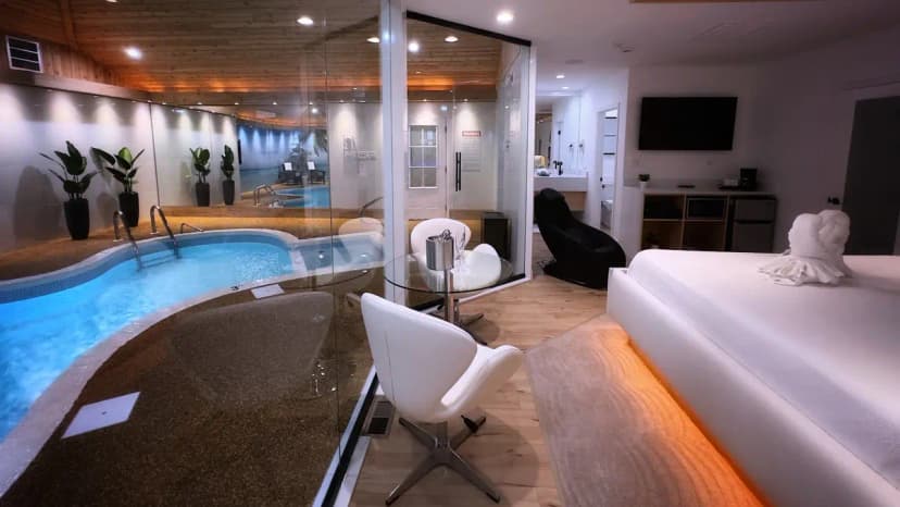 Hotels with jacuzzi in room in Chicago
