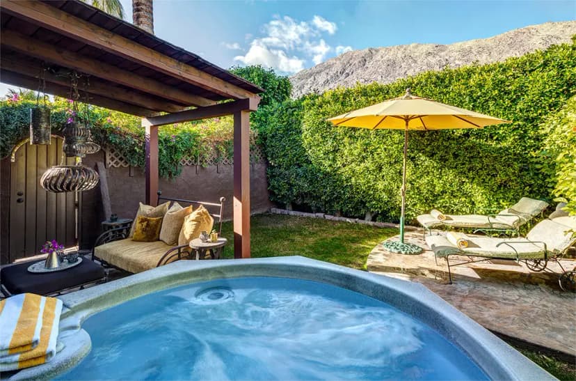 Hotels with jacuzzi in room in Palm Springs