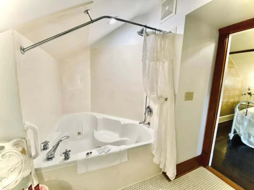 In-room jacuzzi tub at The Abriendo Inn in Pueblo, CO