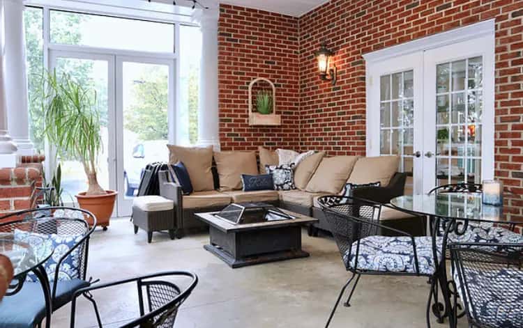 The Acorn Inn of Elon — suite