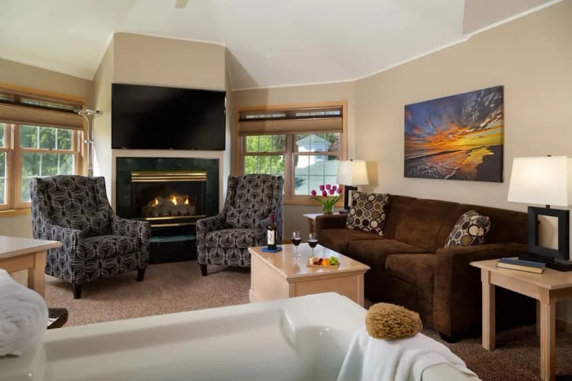 Hotels with jacuzzi in room in Egg Harbor