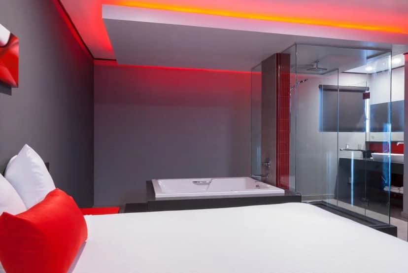 Private in-room jacuzzi at The Astro Pasadena Hotel