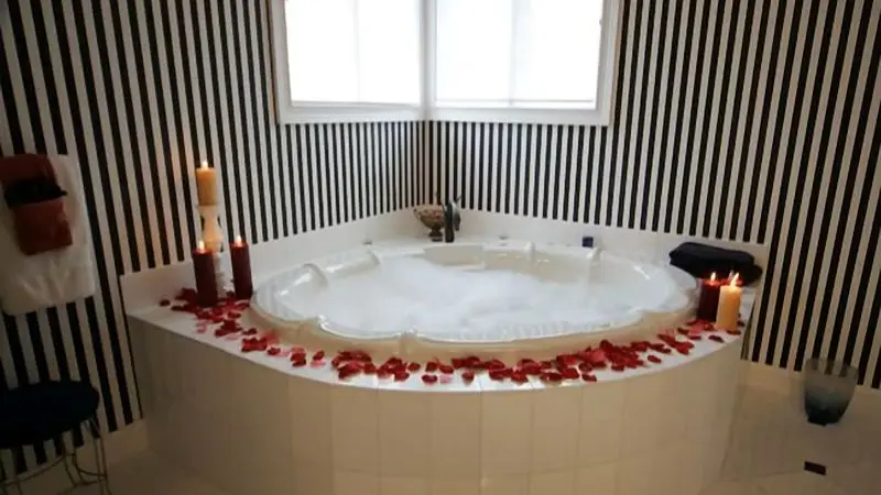 In-room hot tub at The Bertram Inn & Conference Center, Trademark Collection Hotel in Aurora, OH