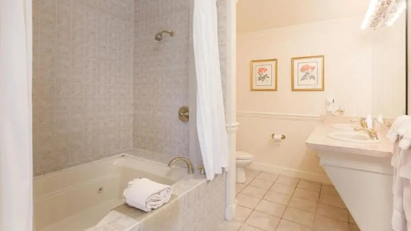 The Blue Heron Inn hotel photo 1 in LaPorte, Indiana