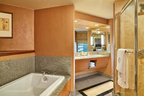 Jetted bathtub