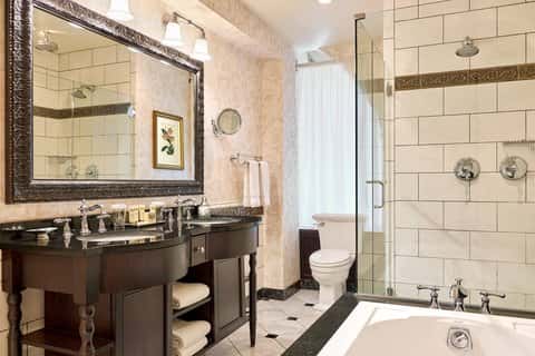Deep soaking bathtub