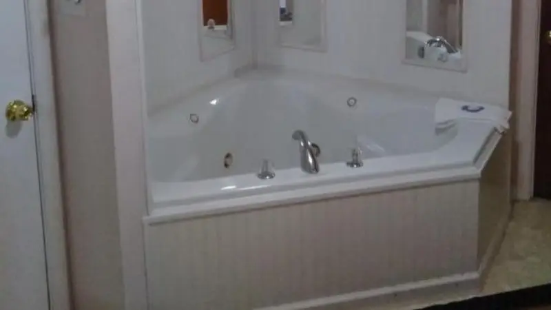 In-room hot tub at The Cardinal Inn in Luray, VA