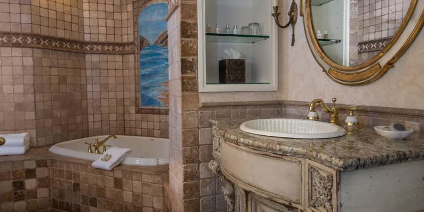 The Chanler at Cliff Walk Deep soaking bathtub