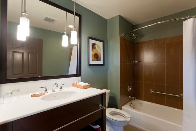 Deep soaking bathtub