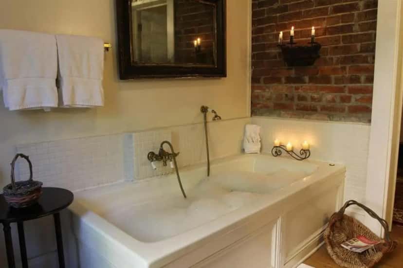 In-room hot tub at The Corners Mansion in Vicksburg, MS
