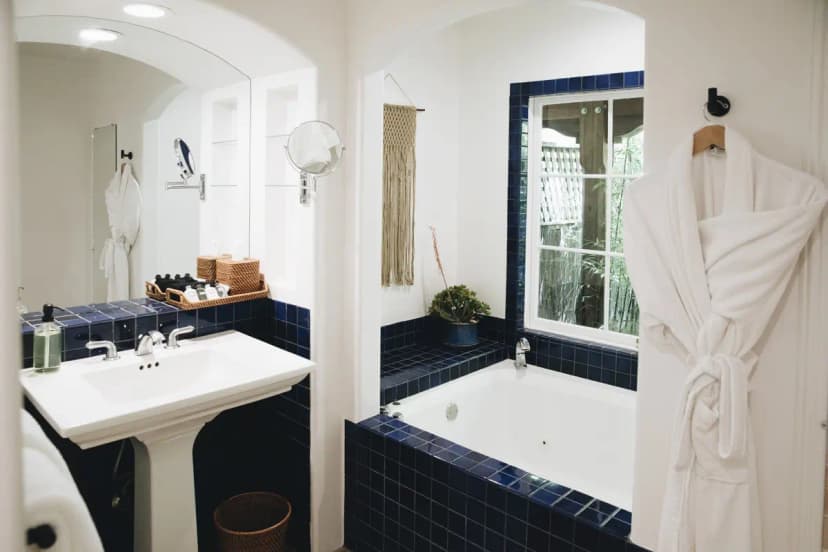 Hotels with jacuzzi in room in Sonoma