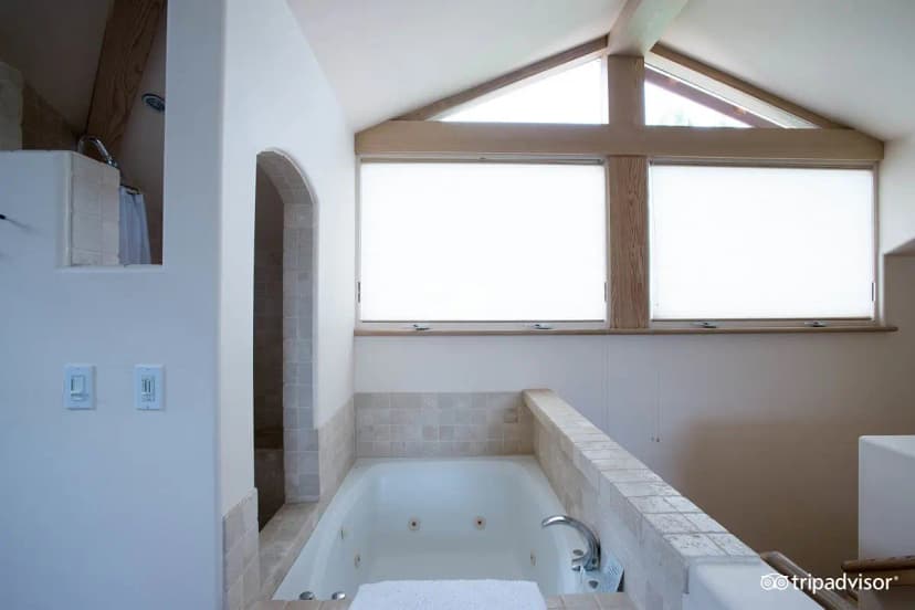 Hotels with jacuzzi in room in Sonoma