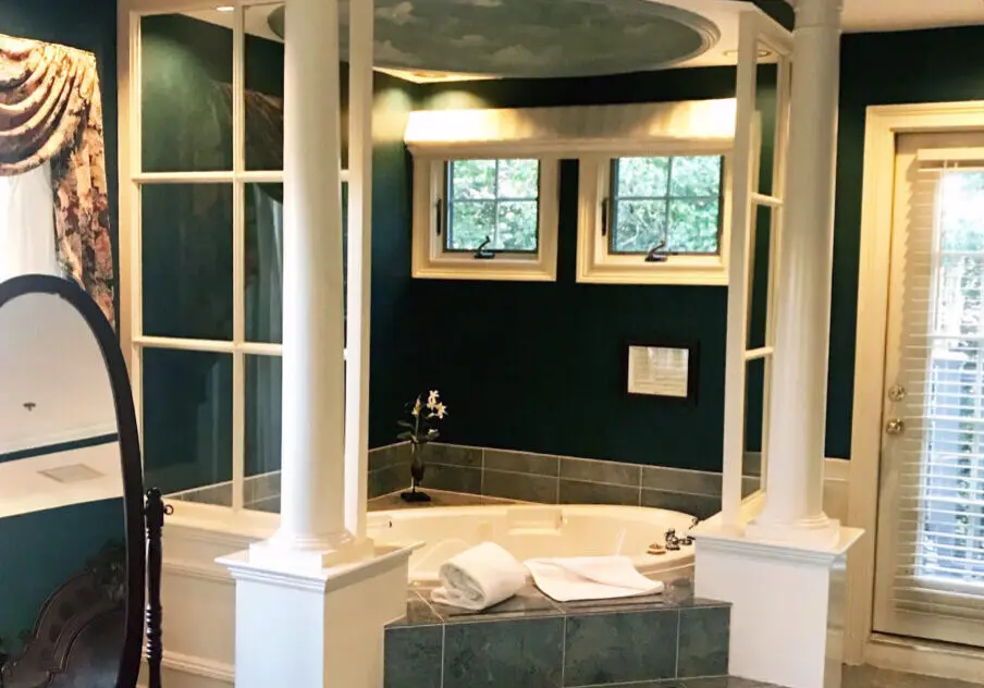The Dan’l Webster Inn & Spa Private in-room jacuzzi