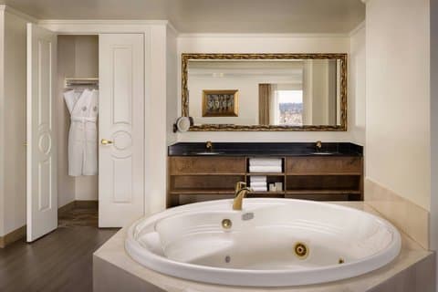 Jetted bathtub