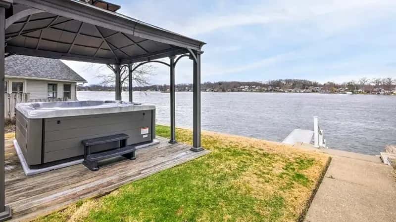 Shared outdoor hot tub at The Docks Waterside in OH, OH