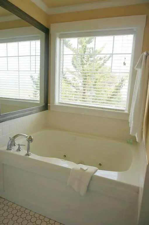 Hotels with jacuzzi in room in Old Orchard Beach
