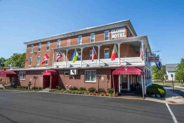 The Globe Inn — guest room