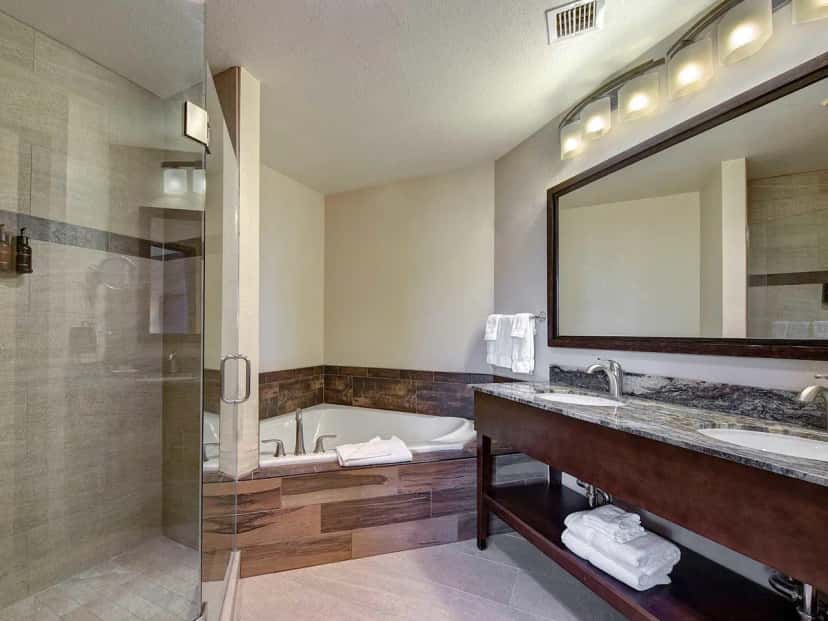 Deep soaking tub at The Golden Hotel, Ascend Hotel Collection in Golden, CO