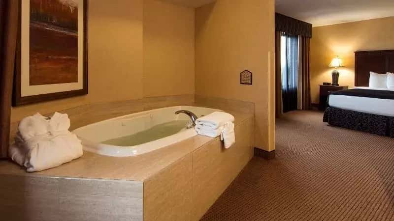 In-room hot tub at The Grand Hotel at Bridgeport in Tigard, OR