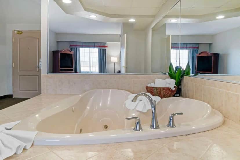 Private in-room jacuzzi tub in the King Suite with Spa Bath - Non-Smoking at The Grand Select